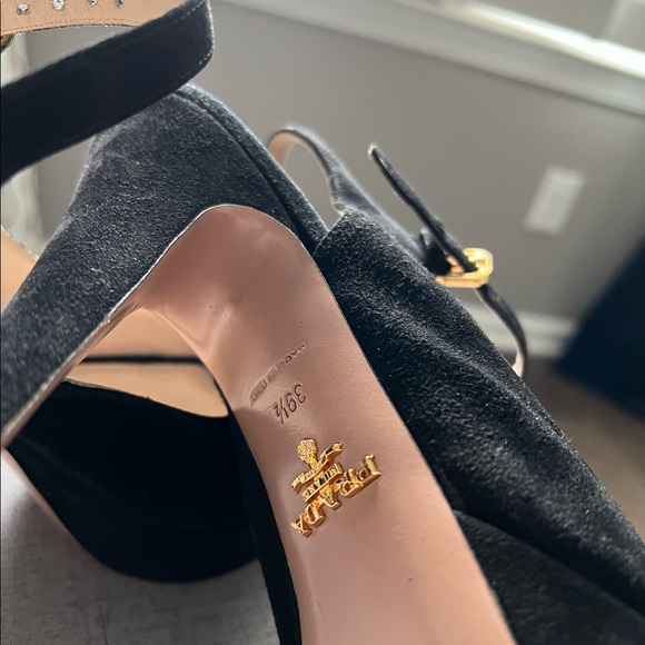 Prada Black Suede open toe Heels❤️ Very good condition … runs like a 9 - Picture 4 of 4